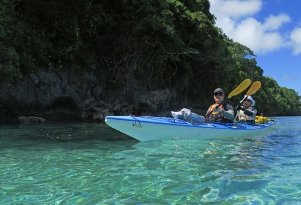 Photographer: Glenn Ord Kayaking in the South Pacific